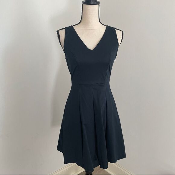 Banana Republic Sleeveless Fit & Flare Dress sz 0 Navy Blue V-Neck Dark Academia - Picture 1 of 11
